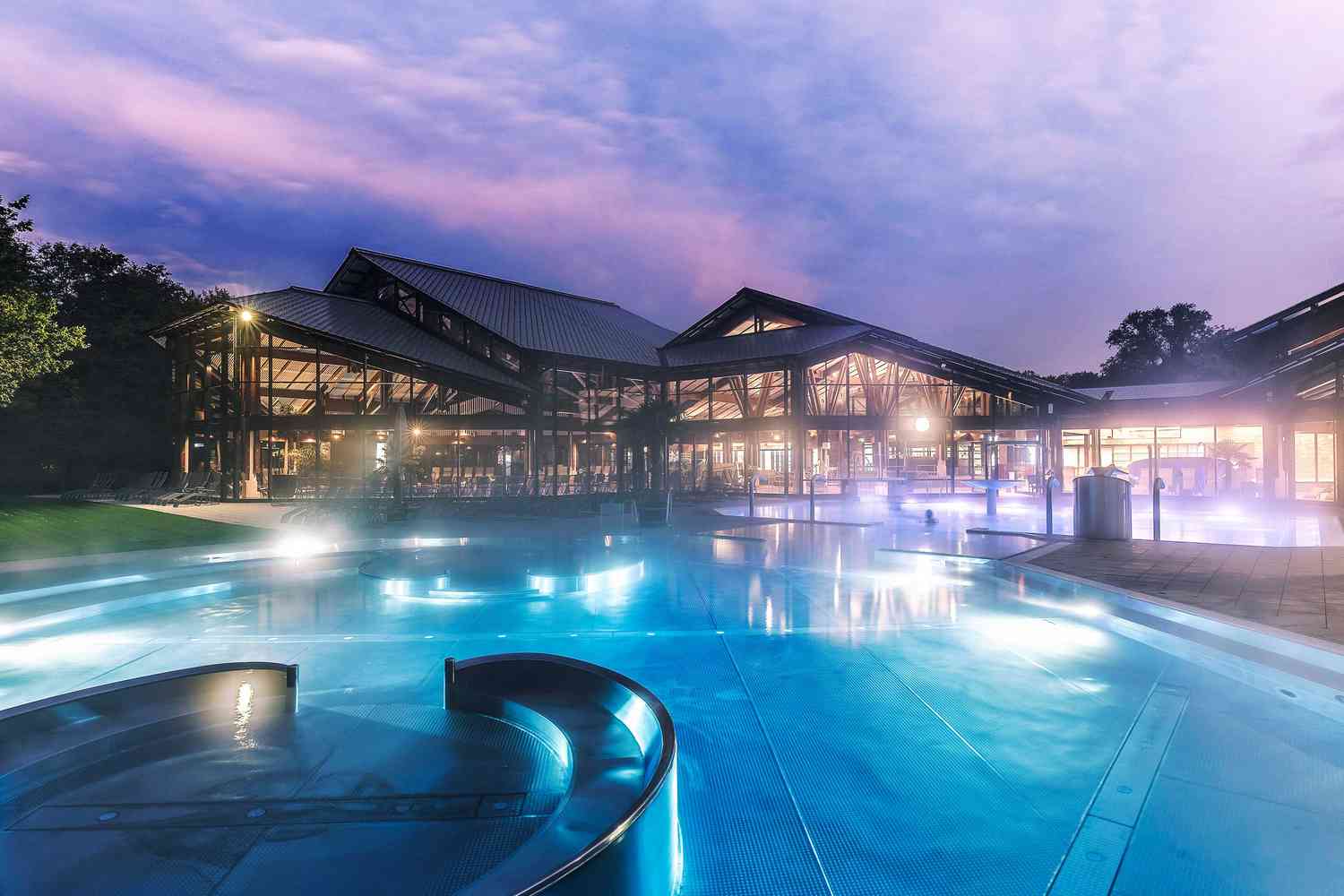 Keidel Therme Aussenbereich abends 3000x2000 RGB